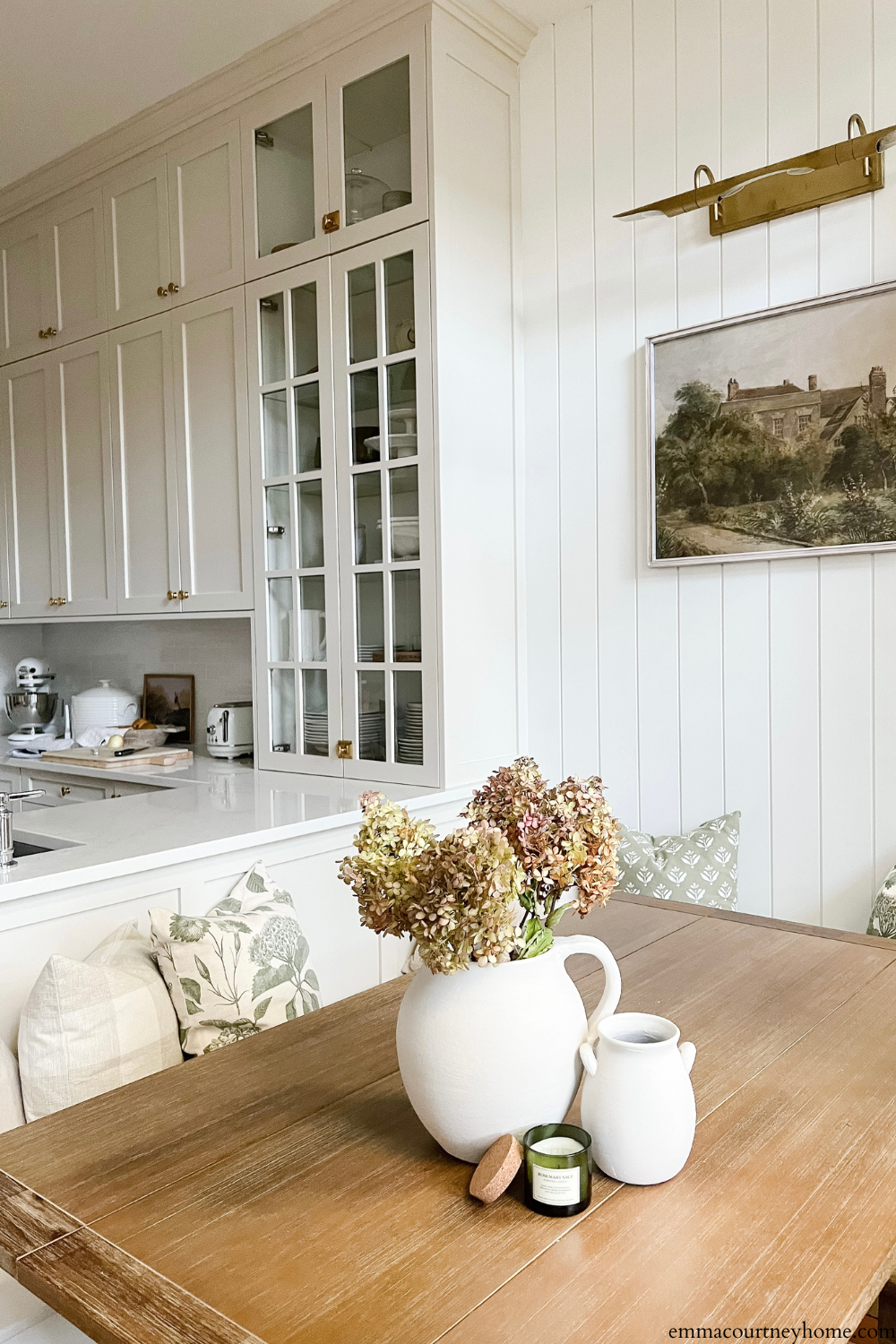 breakfast nook on the edge of a peninsula