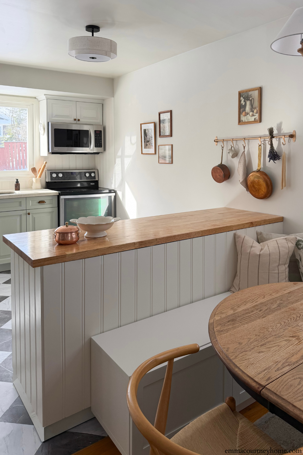 kitchen banquette bench seating built off peninsula